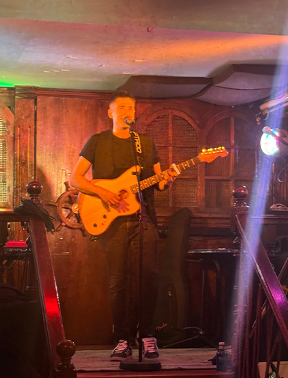 Concierto “En Vino y en Directo” con Miguel Álvarez, Inadaptado